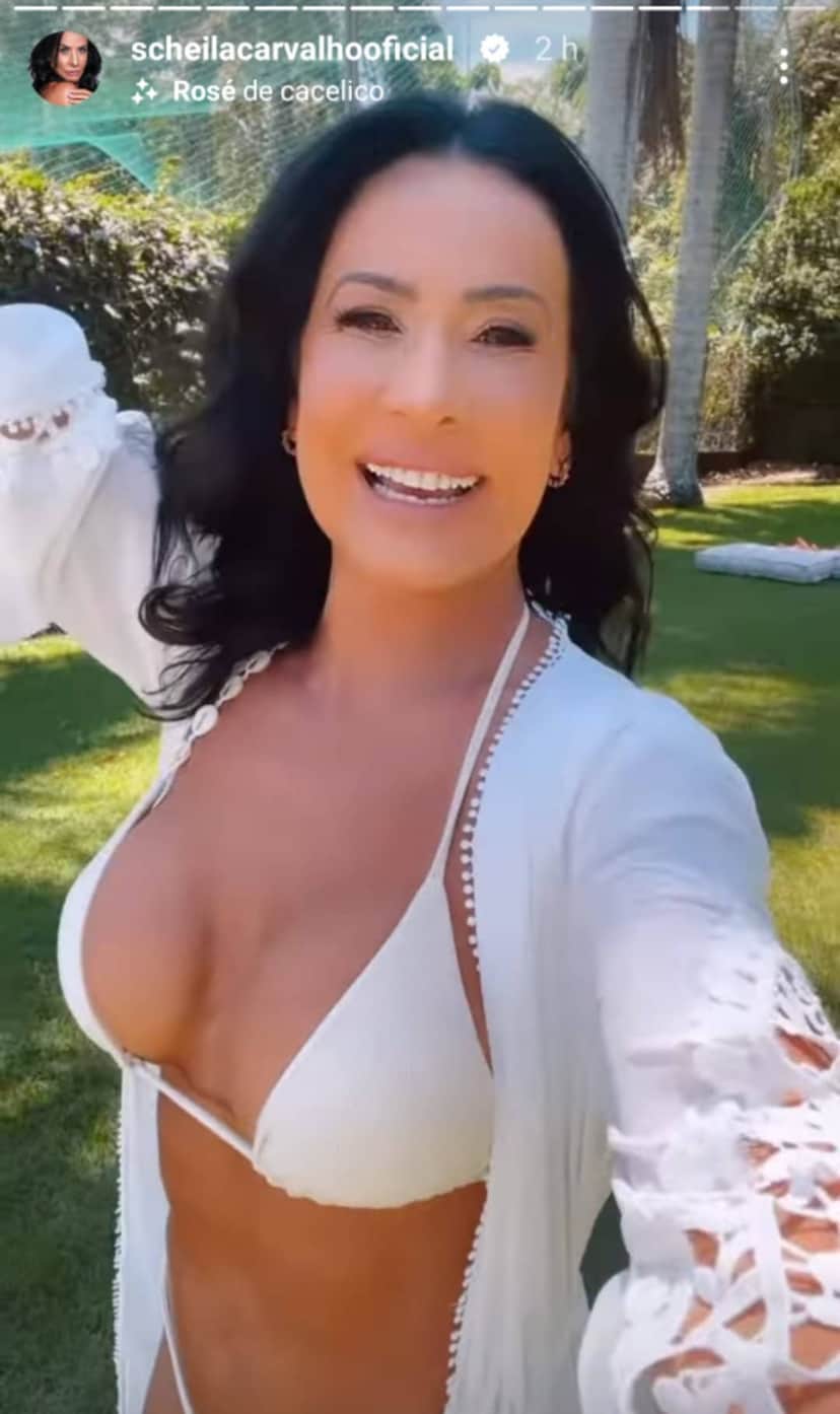 Scheila Carvalho, exibiu suas curvas muito saradas em cliques de biquíni e impressionou com seu corpão - Foto Reprodução Instagram Scheila Carvalho, exibiu suas curvas muito saradas em cliques de biquíni e impressionou com seu corpão - Foto Reprodução Instagram