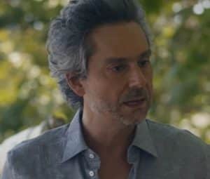 Travessia - Pilantra até dizer chega, Stenio (Alexandre Nero) livra Oto (Romulo estrela) e joga crime nas costas de Brisa (Lucy Alves) (Foto: Reprodução / Globo) Travessia - Pilantra até dizer chega, Stenio (Alexandre Nero) livra Oto (Romulo estrela) e joga crime nas costas de Brisa (Lucy Alves) (Foto: Reprodução / Globo)