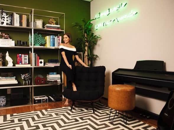 Apartamento Deborah Secco passou por uma reforma Apartamento Deborah Secco passou por uma reforma