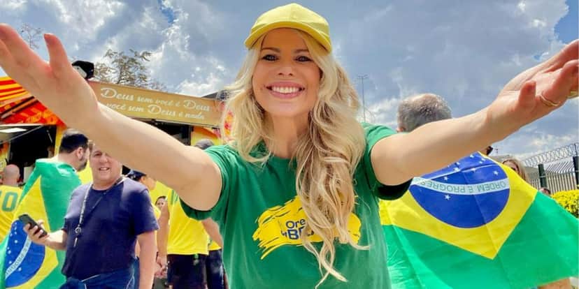 Karina Bacchi, que era da Globo, em manifestação bolsonarista (Foto: Reprodução/Instagram) Karina Bacchi, que era da Globo, em manifestação bolsonarista (Foto: Reprodução/Instagram)