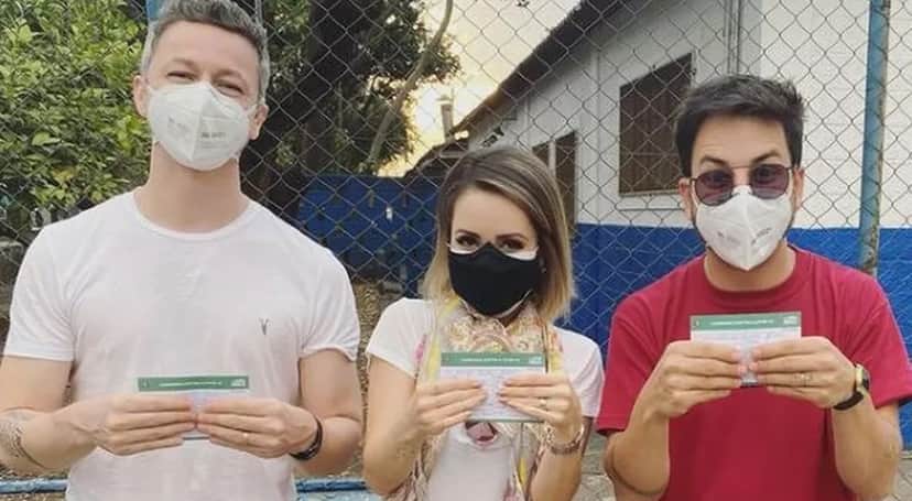 Lucas Lima, Sandy e Junior, foram contra Bolsonaro; Eles mostraram o comprovante de vacinação contra o coronavírus Lucas Lima, Sandy e Junior, foram contra Bolsonaro; Eles mostraram o comprovante de vacinação contra o coronavírus
