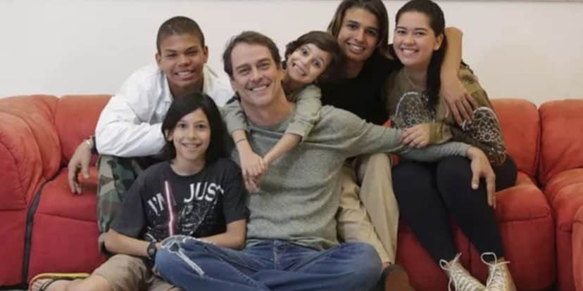 Marcello Antony e seus cinco filhos Marcello Antony e seus cinco filhos