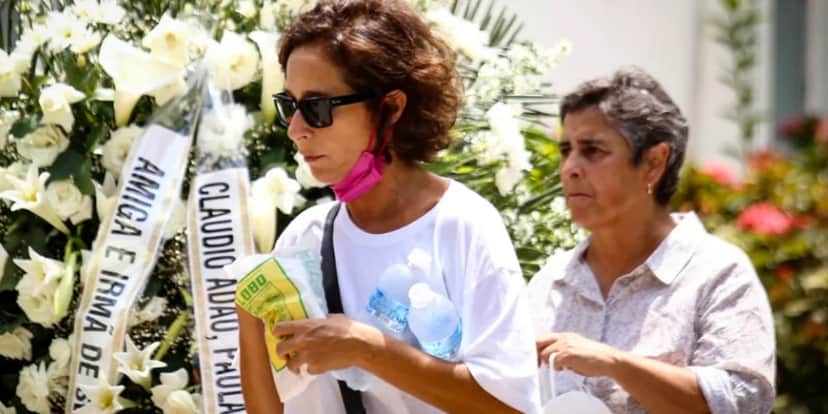Andréa Beltrão é flagrada muito abalada em velório de Isabel Salgado (Foto: André Horta/Brazil News) Andréa Beltrão é flagrada muito abalada em velório de Isabel Salgado (Foto: André Horta/Brazil News)