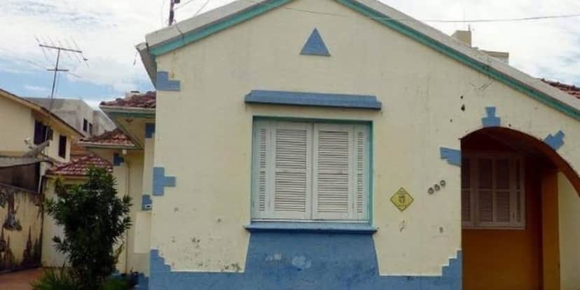 Faixada da casa térrea onde Xuxa nasceu e passou sua infância (Reprodução: Montagem TV Foco) Faixada da casa térrea onde Xuxa nasceu e passou sua infância (Reprodução: Montagem TV Foco)