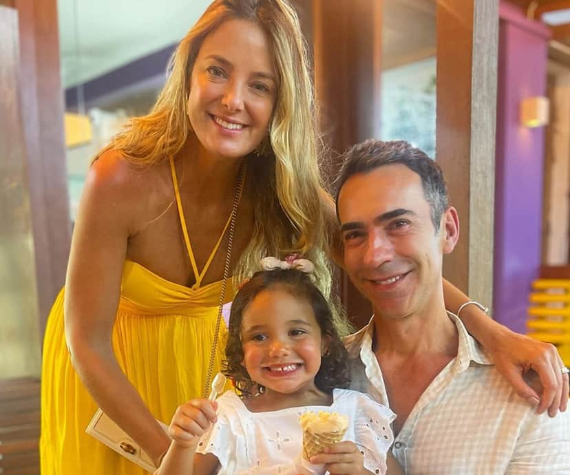 César Tralli, Ticiane Pinheiro e a filha caçula, Manuella (Foto: Reprodução / Instagram) César Tralli, Ticiane Pinheiro e a filha caçula, Manuella (Foto: Reprodução / Instagram)