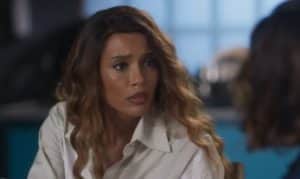 Clarice (Taís Araujo) promete a Martha (Claudia Di Moura) que Leo (Ícaro Silva) vai pagar caro pelos crimes cometidos, em 'Cara e Coragem' (Foto: Reprodução / Globo) Clarice (Taís Araujo) promete a Martha (Claudia Di Moura) que Leo (Ícaro Silva) vai pagar caro pelos crimes cometidos, em 'Cara e Coragem' (Foto: Reprodução / Globo)