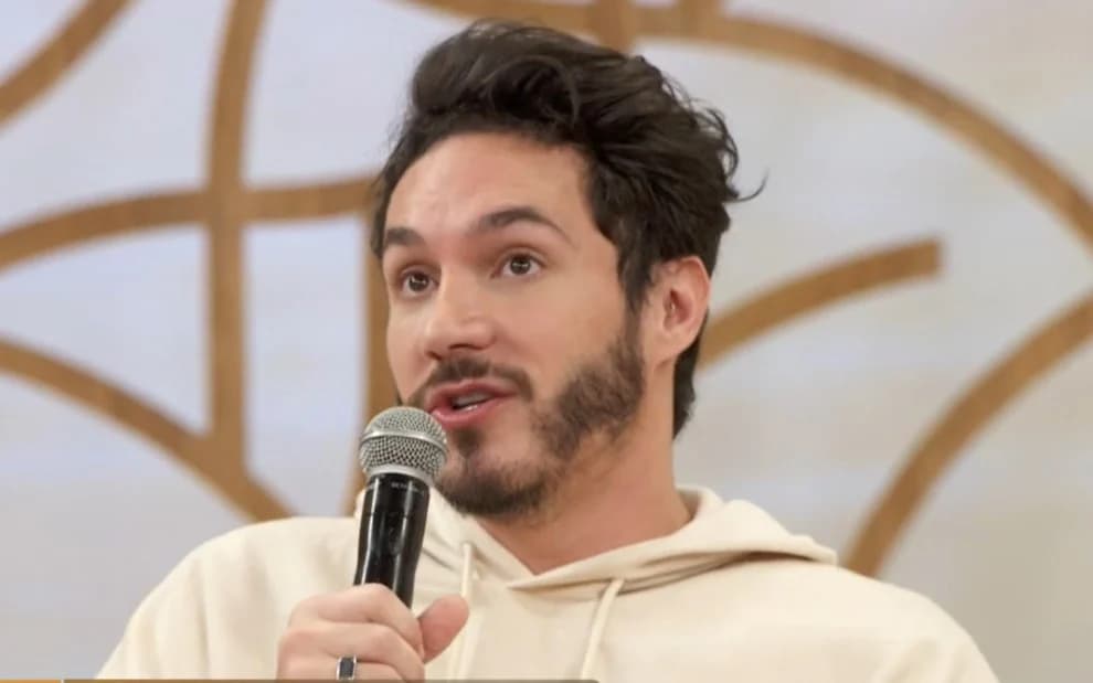 Ex-BBB Eliezer, confessa momento de desespero e revela síndrome rara que o fez parar de respirar - Foto Reprodução Ex-BBB Eliezer, confessa momento de desespero e revela síndrome rara que o fez parar de respirar - Foto Reprodução