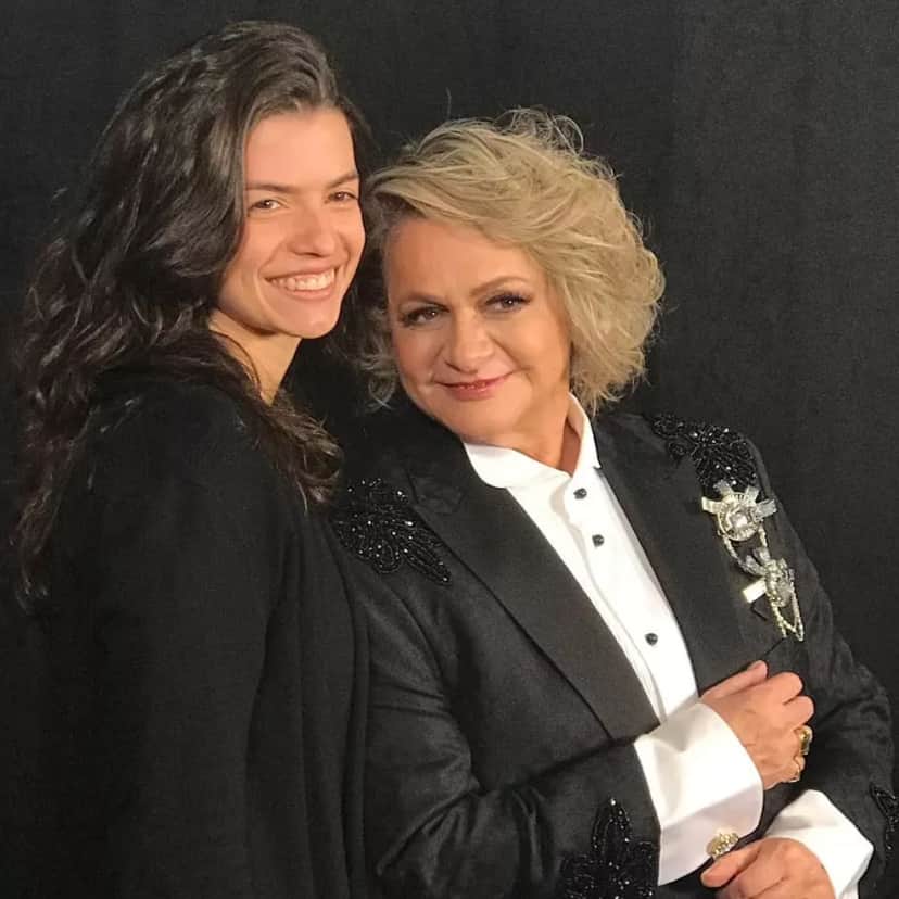 Atriz da Globo surpreendentemente saiu do armário com 67 anos e assumiu relação com mulher 35 anos mais jovem - Foto Reprodução Atriz da Globo surpreendentemente saiu do armário com 67 anos e assumiu relação com mulher 35 anos mais jovem - Foto Reprodução