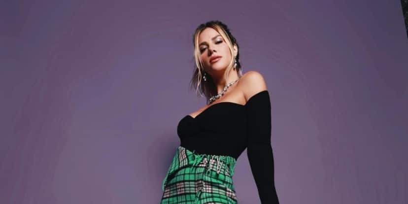 Ela costuma posar fazendo carões em seus cliques (Reprodução: Instagram) Ela costuma posar fazendo carões em seus cliques (Reprodução: Instagram)