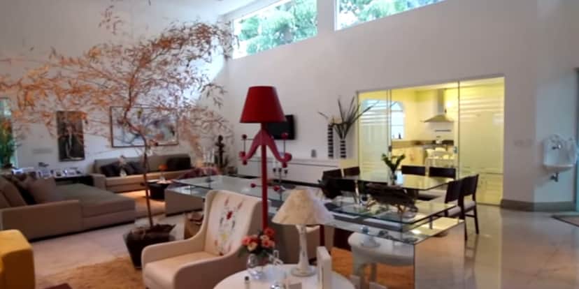 O cantor caprichou na decoração de sua casa (Reprodução: Youtube_ O cantor caprichou na decoração de sua casa (Reprodução: Youtube_