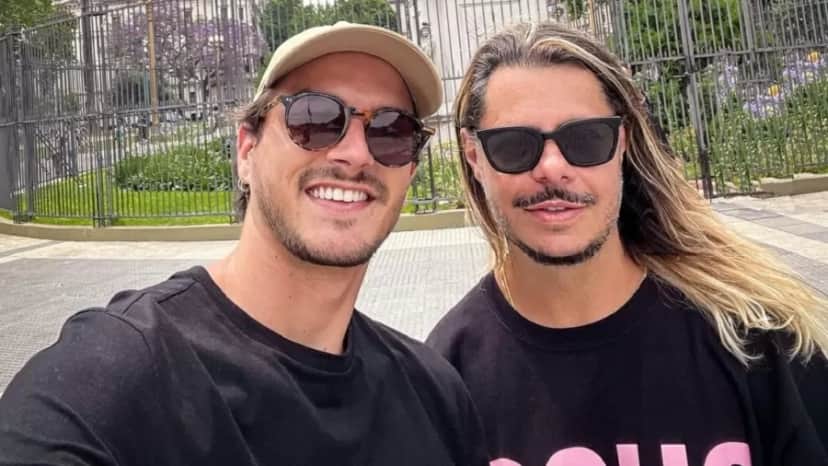 Humorista Marcus Majella surgiu com jovem arquiteto 19 anos mais novo em viagem e beleza do rapaz chamou atenção - Foto Reprodução Humorista Marcus Majella surgiu com jovem arquiteto 19 anos mais novo em viagem e beleza do rapaz chamou atenção - Foto Reprodução