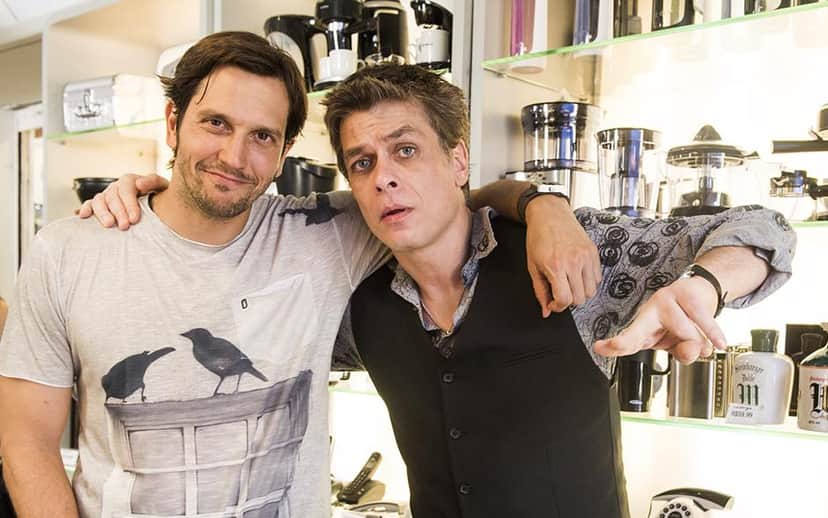 Fábio Assunção e Vladimir Brichta deram um beijo em Tapas e Beijos (Foto: Reprodução) Fábio Assunção e Vladimir Brichta deram um beijo em Tapas e Beijos (Foto: Reprodução)