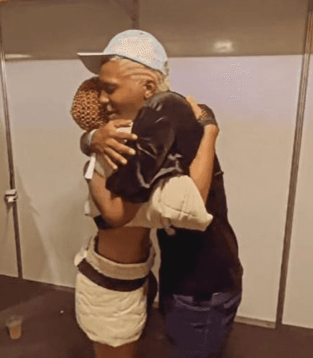 Lucas Penteado e Karol Conka se abraçando (Foto: Divulgação) Lucas Penteado e Karol Conka se abraçando (Foto: Divulgação)