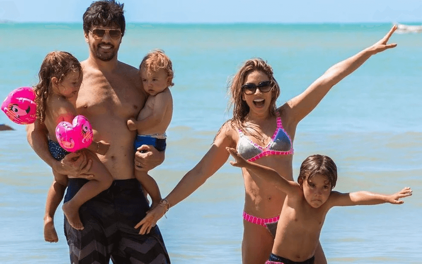 Família reunida na praia (Foto: Divulgação) Família reunida na praia (Foto: Divulgação)