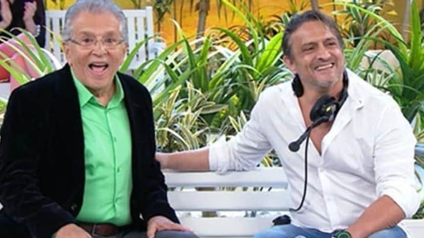 Carlos Alberto e Marcelo de Nóbrega no banco da Praça É Nossa (Foto: Reprodução/ SBT) Carlos Alberto e Marcelo de Nóbrega no banco da Praça É Nossa (Foto: Reprodução/ SBT)