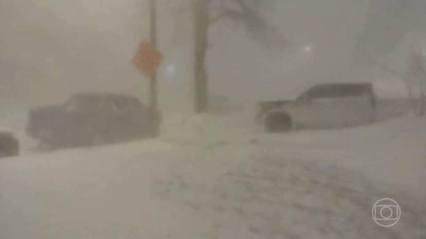 Tempestade de inverno nos Estados Unidos e Canadá foi destaque no Jornal Nacional do último sábado (24) - Imagem: Reprodução Tempestade de inverno nos Estados Unidos e Canadá foi destaque no Jornal Nacional do último sábado (24) - Imagem: Reprodução