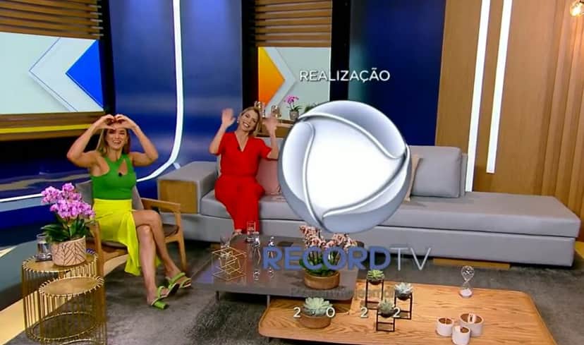 Ticiane Pinheiro desejou feliz aniversário para César Tralli antes de sair do ar na Record Ticiane Pinheiro desejou feliz aniversário para César Tralli antes de sair do ar na Record