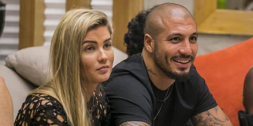 Aline Gotschalg e Fernando na 15ª edição do BBB, que era apresentado por Pedro Bial (Foto: Reprodução) Aline Gotschalg e Fernando na 15ª edição do BBB, que era apresentado por Pedro Bial (Foto: Reprodução)