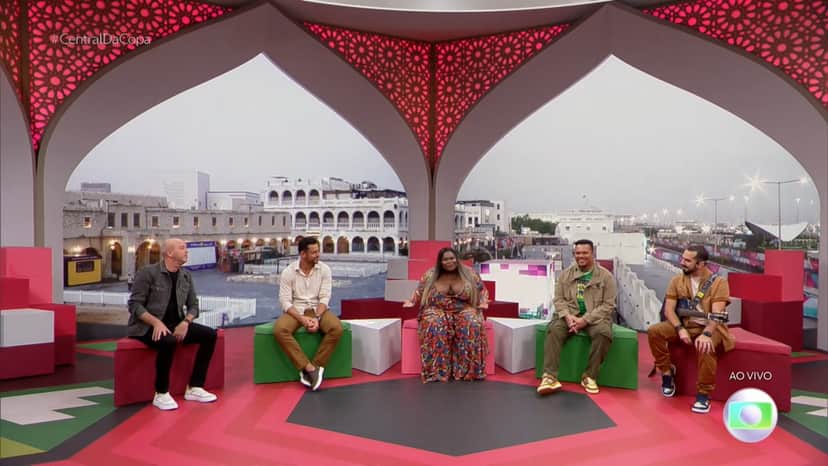 Alex Escobar, Fred, Jojo Todynho e os cantores do Sorriso Maroto na Central da Copa (Foto: Reprodução / TV Globo) Alex Escobar, Fred, Jojo Todynho e os cantores do Sorriso Maroto na Central da Copa (Foto: Reprodução / TV Globo)