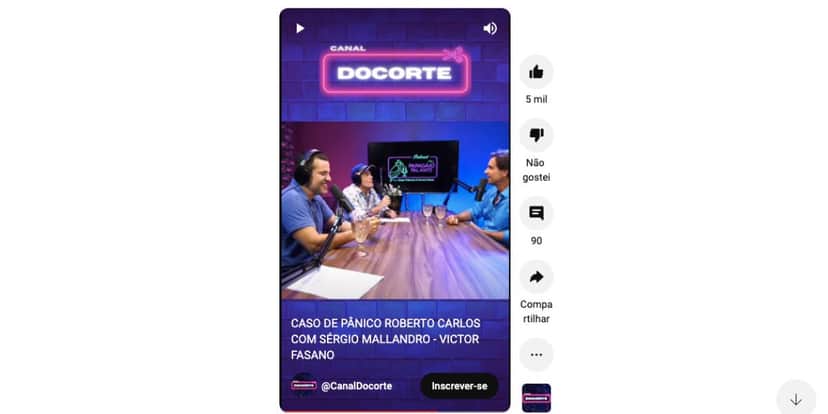 De acordo com Sérgio Malandro, Roberto Carlos precisou chamar os bombeiros para te tirarem do avião(Reprodução) De acordo com Sérgio Malandro, Roberto Carlos precisou chamar os bombeiros para te tirarem do avião(Reprodução)