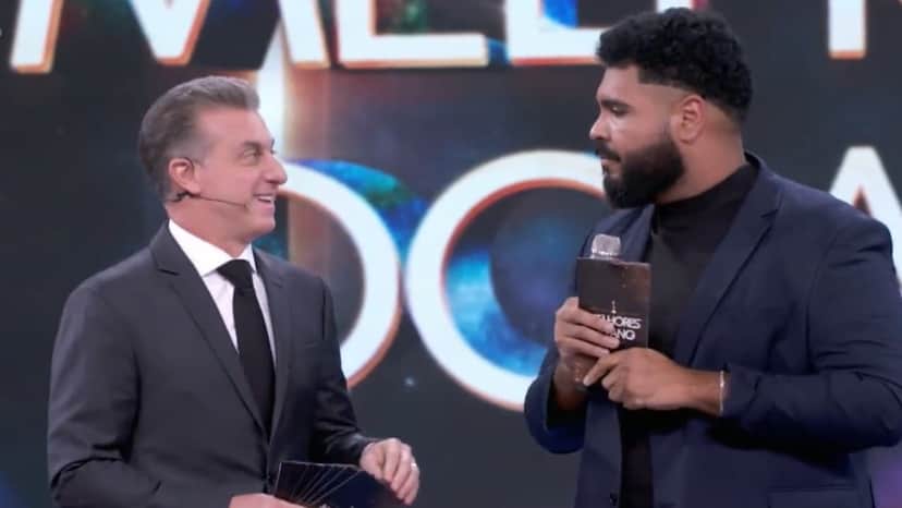 Paulo Vieira e Huck no prêmio "Melhores do Ano". (Foto: Reprodução / TV Globo) Paulo Vieira e Huck no prêmio "Melhores do Ano". (Foto: Reprodução / TV Globo)