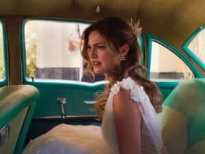 Lou (Vitória Bohn) entra no carro sem saber que Renan (Bruno Fagundes) ocupou o lugar do motorista - 'Cara e Coragem' (Foto: Reprodução / Globo) Lou (Vitória Bohn) entra no carro sem saber que Renan (Bruno Fagundes) ocupou o lugar do motorista - 'Cara e Coragem' (Foto: Reprodução / Globo)