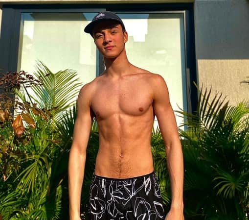 Vitor Figueiredo, que fez Samuca em Flor do Caribe, cresceu e se tornou um jove bonito (Foto: Reprodução) Vitor Figueiredo, que fez Samuca em Flor do Caribe, cresceu e se tornou um jove bonito (Foto: Reprodução)