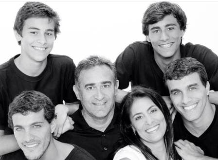 Bruno Montaleone e sua família (Foto: Reprodução) Bruno Montaleone e sua família (Foto: Reprodução)