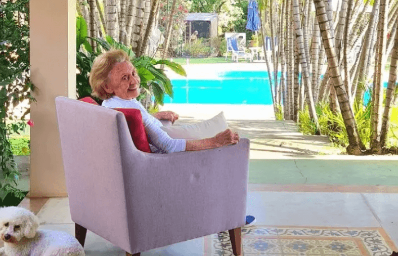 A veterana da Globo, Laura Cardoso, em sua mansão - Foto Reprodução Instagram A veterana da Globo, Laura Cardoso, em sua mansão - Foto Reprodução Instagram