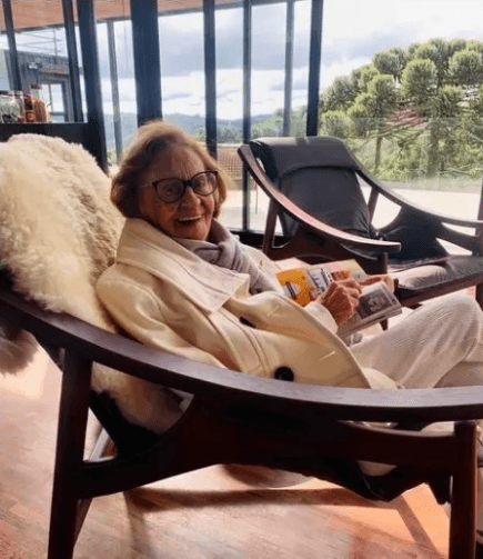 A veterana da Globo, Laura Cardoso, em sua mansão - Foto Reprodução Instagram A veterana da Globo, Laura Cardoso, em sua mansão - Foto Reprodução Instagram