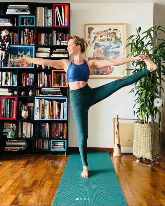 A mansão da famosa atriz Mariana Ximene, conta com estúdio, quadros e uma linda biblioteca e é uma das mais lindas do país - Foto Reprodução Instagram A mansão da famosa atriz Mariana Ximene, conta com estúdio, quadros e uma linda biblioteca e é uma das mais lindas do país - Foto Reprodução Instagram