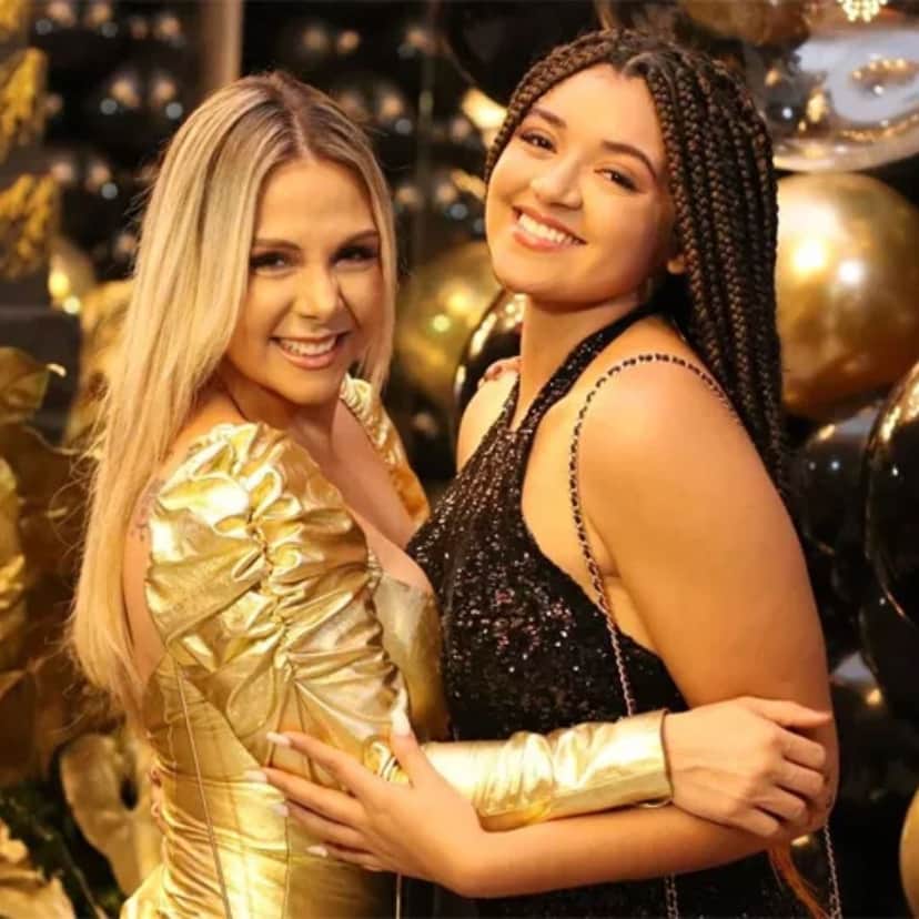 Camilly, filha de Xanddy e Glória Perez, está assim e trabalha como recepcionista (Reprodução - Instagram - Carla Perez) Camilly, filha de Xanddy e Glória Perez, está assim e trabalha como recepcionista (Reprodução - Instagram - Carla Perez)