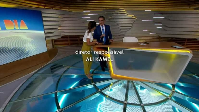 Carol Barcellos e Hélter Duarte se divertiram com a gafe do âncora no final do Bom Dia Brasil Carol Barcellos e Hélter Duarte se divertiram com a gafe do âncora no final do Bom Dia Brasil