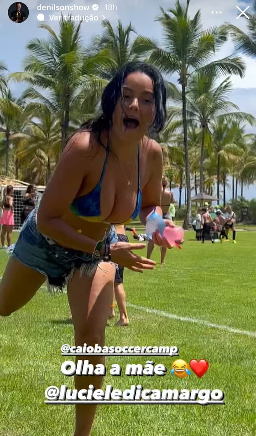 O apresentador Denílson mostra sua esposa, Luciele Di Camargo, em momento raro e a flagra atacando objeto contra ele - Foto Reprodução Instagram O apresentador Denílson mostra sua esposa, Luciele Di Camargo, em momento raro e a flagra atacando objeto contra ele - Foto Reprodução Instagram