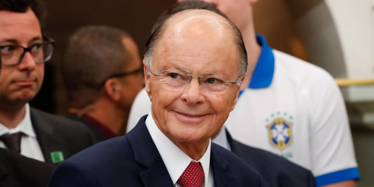 Edir Macedo é o líder da Igreja Universal e o dono da Record Edir Macedo é o líder da Igreja Universal e o dono da Record