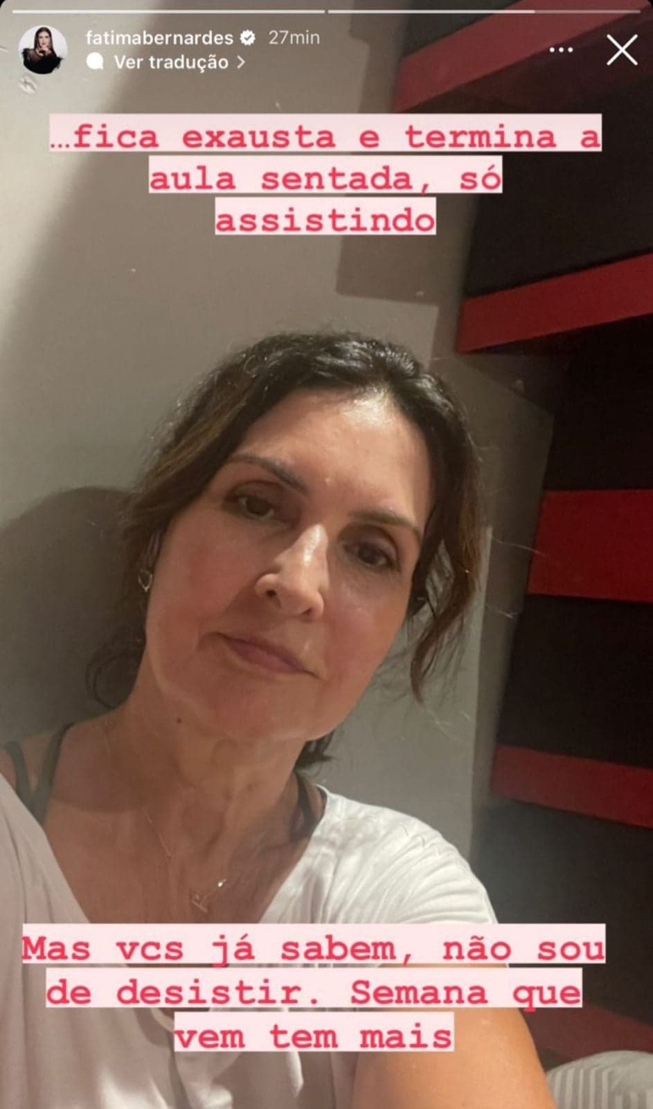 Sentada no chão e com a aparência cansada, Fátima Bernardes surge em clique raro e entrega o que aconteceu - Foto Reprodução Instagram Sentada no chão e com a aparência cansada, Fátima Bernardes surge em clique raro e entrega o que aconteceu - Foto Reprodução Instagram