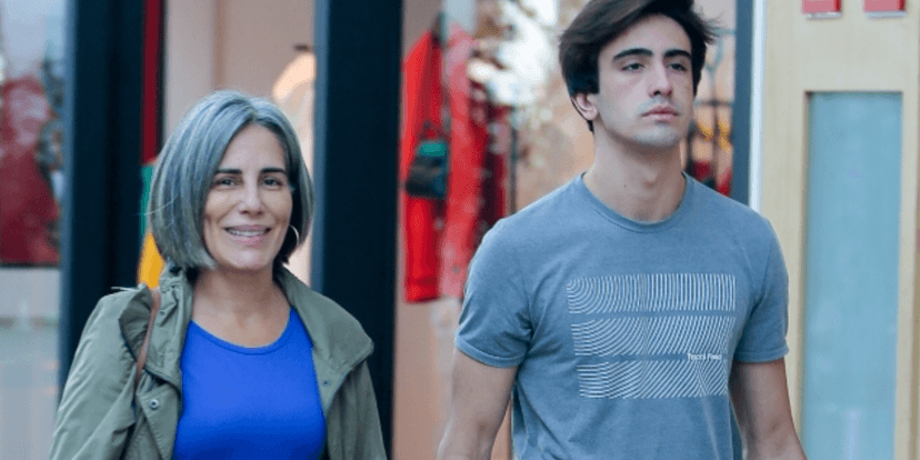 Glória Pires e Bento em um passeio no shopping (Foto: Divulgação) Glória Pires e Bento em um passeio no shopping (Foto: Divulgação)