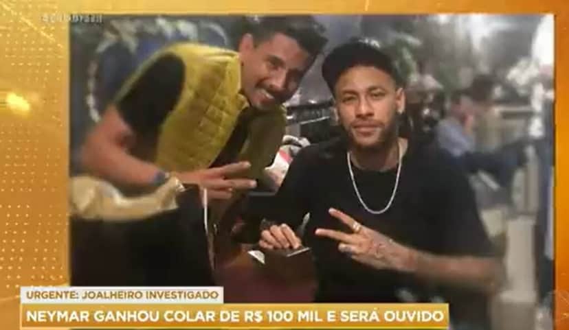 Neymar foi intimado pela polícia por ter sido flagrado com um suspeito de lavagem de dinheiro Neymar foi intimado pela polícia por ter sido flagrado com um suspeito de lavagem de dinheiro