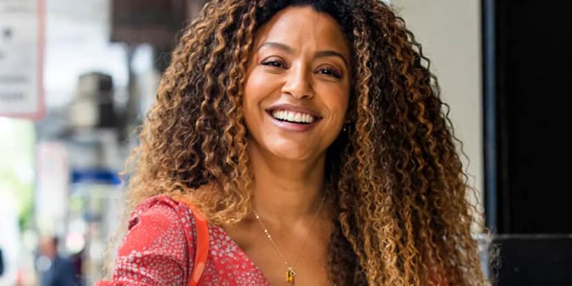 Sol, personagem de Sheron Menezzes em Vai Na Fé, nova novela das sete (Foto: Reprodução / Instagram) Sol, personagem de Sheron Menezzes em Vai Na Fé, nova novela das sete (Foto: Reprodução / Instagram)