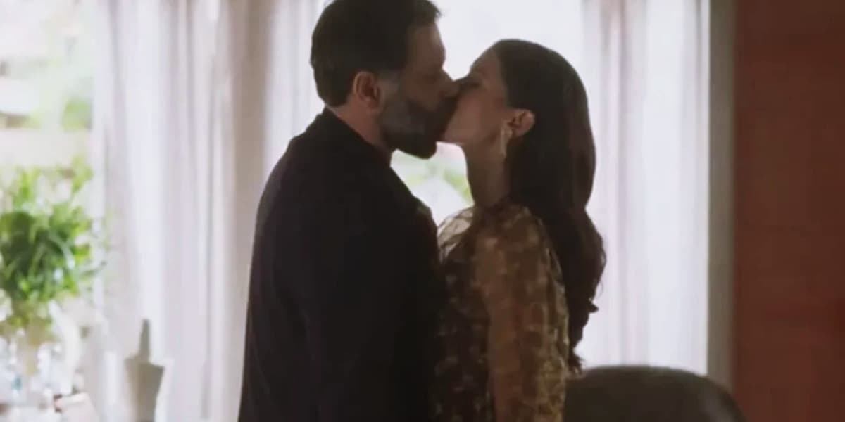 Alexei beija Regina em Cara e Coragem Alexei beija Regina em Cara e Coragem