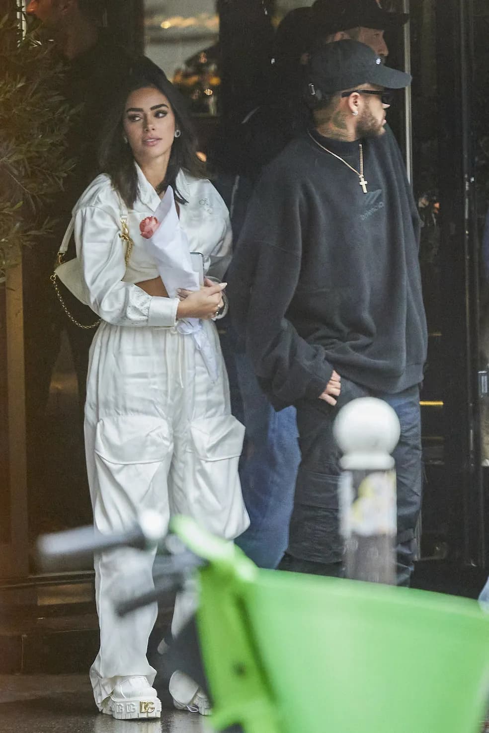 E o famoso craque do futebol, Neymar Jr, teve mais um flagra com sua ex, Bruna, e a presenteou com o que muitas mulheres sonham em receber - Foto Reprodução E o famoso craque do futebol, Neymar Jr, teve mais um flagra com sua ex, Bruna, e a presenteou com o que muitas mulheres sonham em receber - Foto Reprodução
