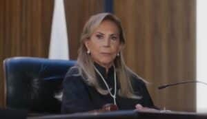 Juíza lerá condenação na novela (Foto: Reprodução / Globo) Juíza lerá condenação na novela (Foto: Reprodução / Globo)