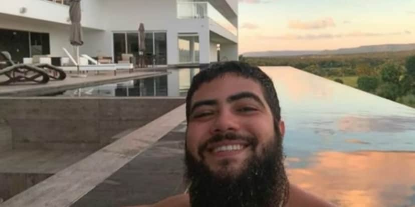 Piscina com borda infinita e uma bela vista da natureza (Reprodução: Youtube) Piscina com borda infinita e uma bela vista da natureza (Reprodução: Youtube)