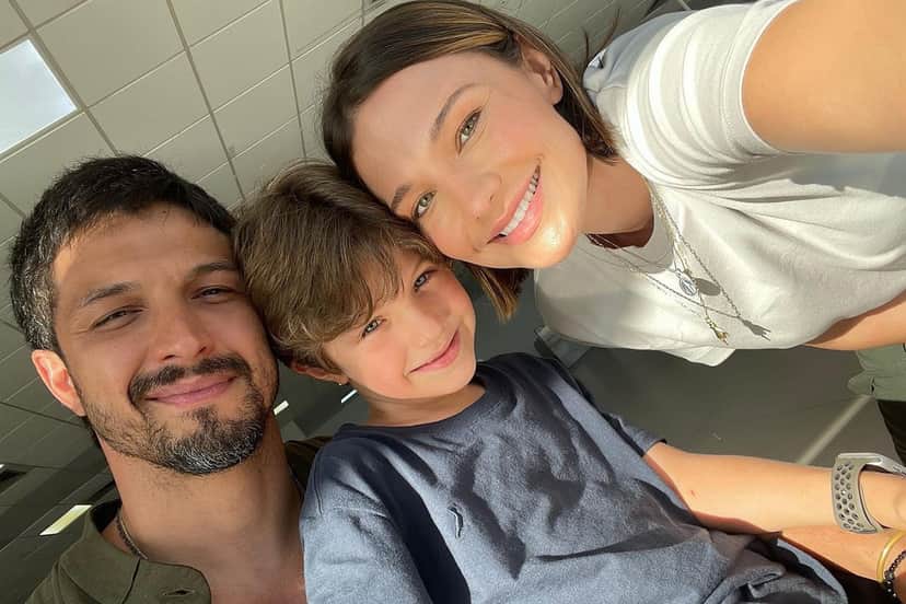 Rômulo Estrela é casado com Nilma Quariguasi e juntos eles são pais de Theo (Foto: Reprodução) Rômulo Estrela é casado com Nilma Quariguasi e juntos eles são pais de Theo (Foto: Reprodução)