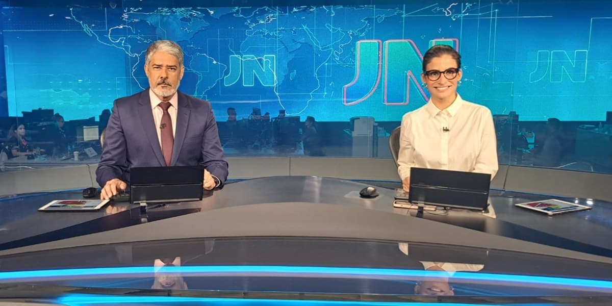 William Bonner e Renata Vasconcellos no Jornal Nacional (Foto: Reprodução) William Bonner e Renata Vasconcellos no Jornal Nacional (Foto: Reprodução)