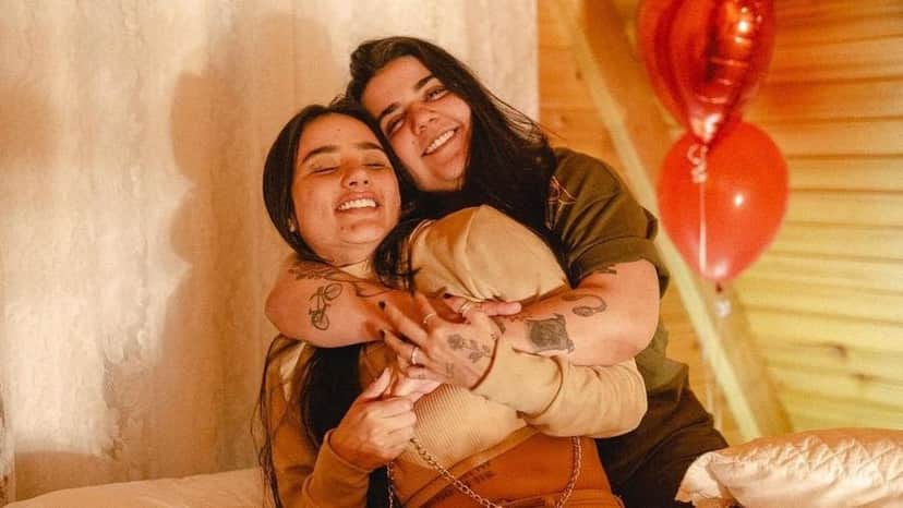Yasmin e a namorada, Ana, que é famosa no TikTok (Foto: Reprodução / Internet) Yasmin e a namorada, Ana, que é famosa no TikTok (Foto: Reprodução / Internet)