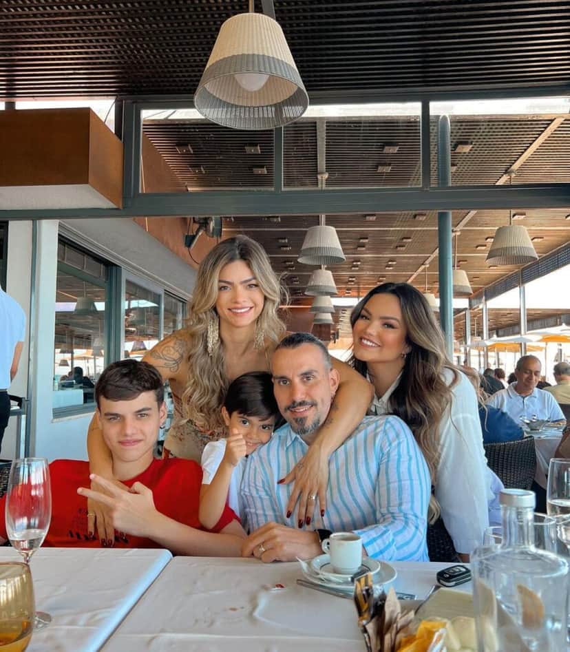 Kelly Key ao lado de seu marido e filhos (Foto: Reprodução, Instagram) Kelly Key ao lado de seu marido e filhos (Foto: Reprodução, Instagram)