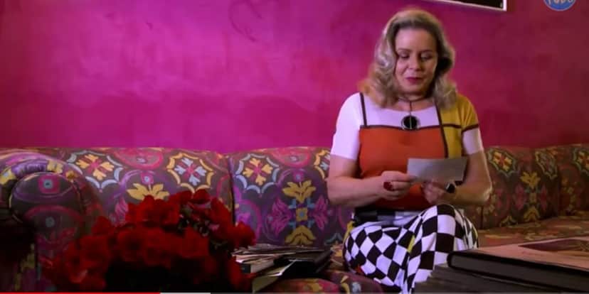 A grande atriz Vera Fischer, que brilhou na Globo, tem uma mansão luxuosa que conta com piscina gigante e quadros valiosos - Foto Reprodução YouTube A grande atriz Vera Fischer, que brilhou na Globo, tem uma mansão luxuosa que conta com piscina gigante e quadros valiosos - Foto Reprodução YouTube