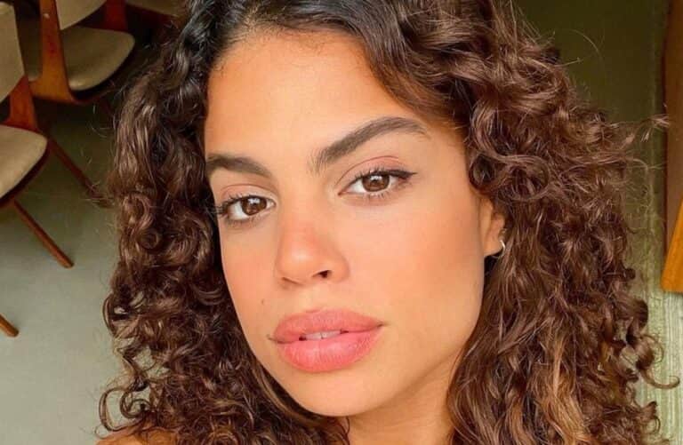 A neta da veterana da Globo, Marieta Severo, está bombando na novela das 21h, Travessia, e muitos nem fazem ideia - Foto Reprodução A neta da veterana da Globo, Marieta Severo, está bombando na novela das 21h, Travessia, e muitos nem fazem ideia - Foto Reprodução