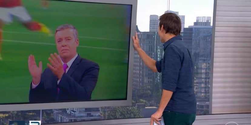Alê Jodar não se aguentou ao ver a imagem de Roberto Kovalick no ar (Reprodução: Bom Dia SP/ Globo) Alê Jodar não se aguentou ao ver a imagem de Roberto Kovalick no ar (Reprodução: Bom Dia SP/ Globo)